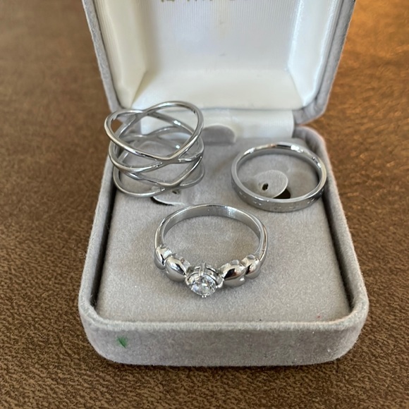 Jewelry - Plated silver size 5